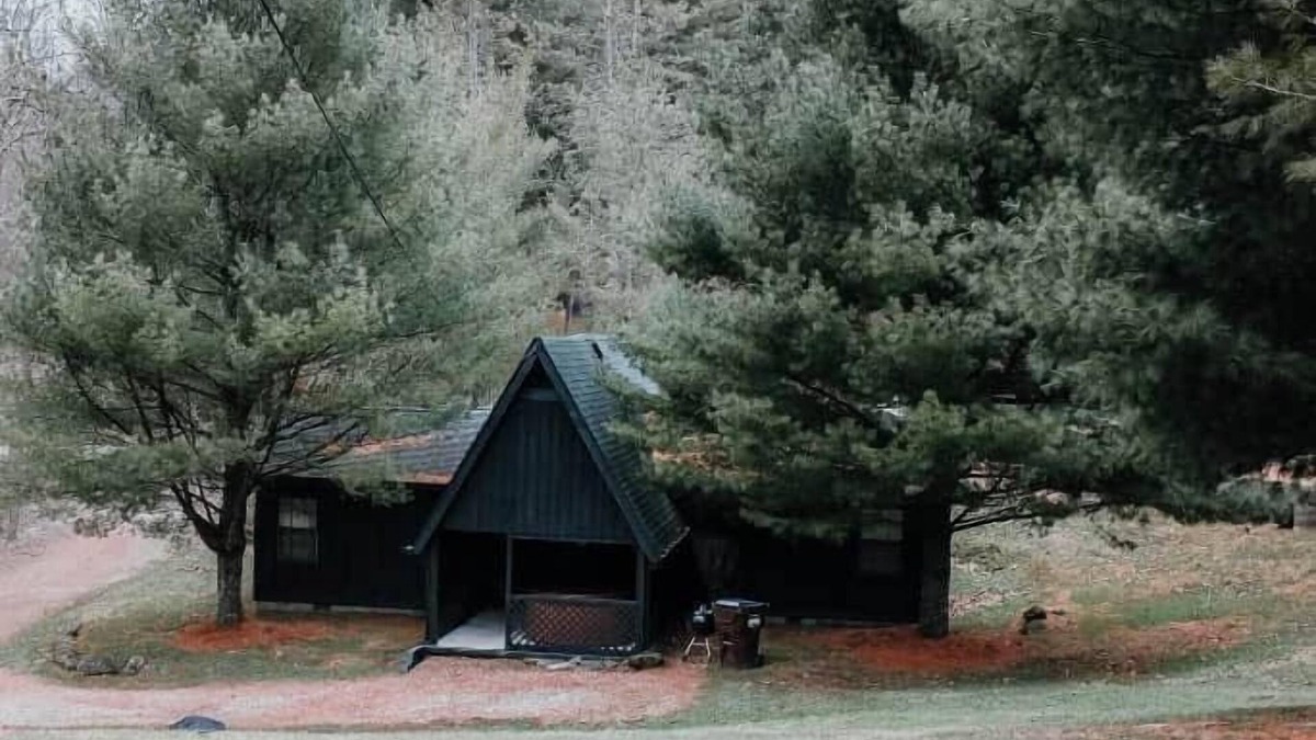 Logan Ski Chalet | Appleseed Cabin, Cozy A-Frame with hot tub