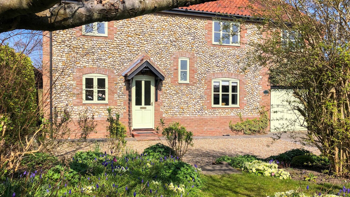 Weybourne House | Appletree Cottage - Three Bedroom House, Sleeps 6