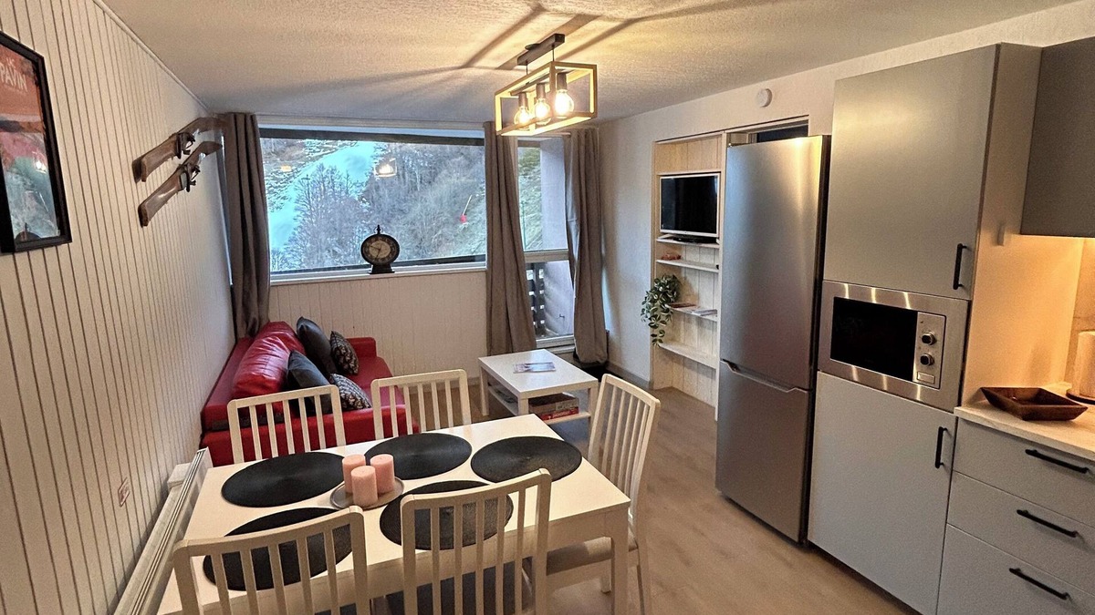 Besse-et-Saint-Anastaise Apartment | Appt 36m2 Rénové Pour 5 Pers SUR les Pistes de Skis, Résidence Tour de La Biche