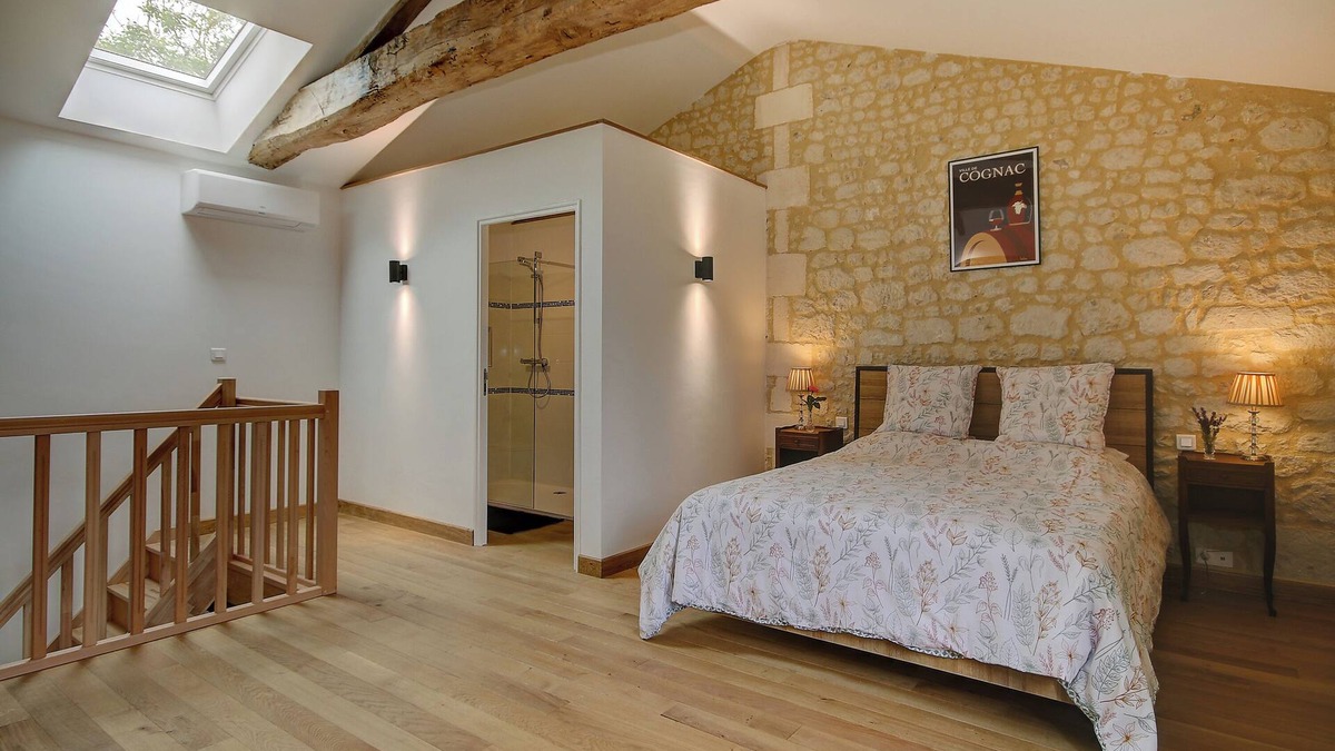 Challignac Apartment | Appt for 2 people in a small village to discover the cognac region