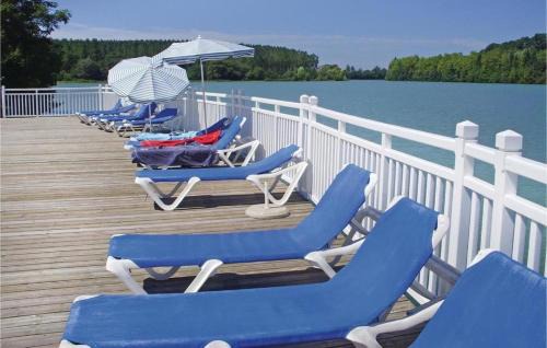 Marciac Apartment | Appt HAMEAU DU LAC avec piscine et vue sur le lac