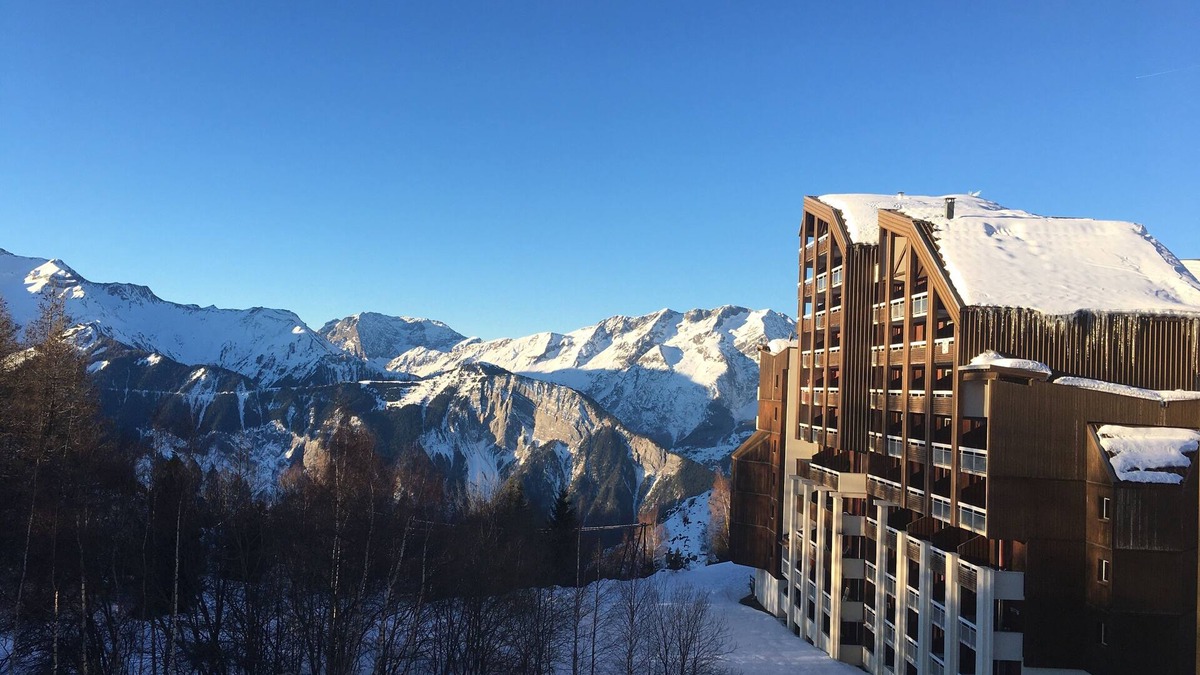 Bergers Apartment | Appt summer/winter foot of Alpe d'Huez balcony pool sauna covered parking