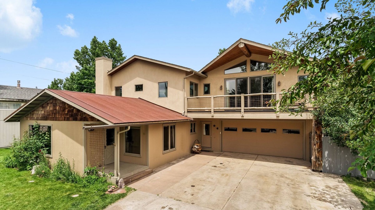 Carbondale House | Apres’ Ski here. Location,location. Spacious,clean,well appointed home. Hot tub.