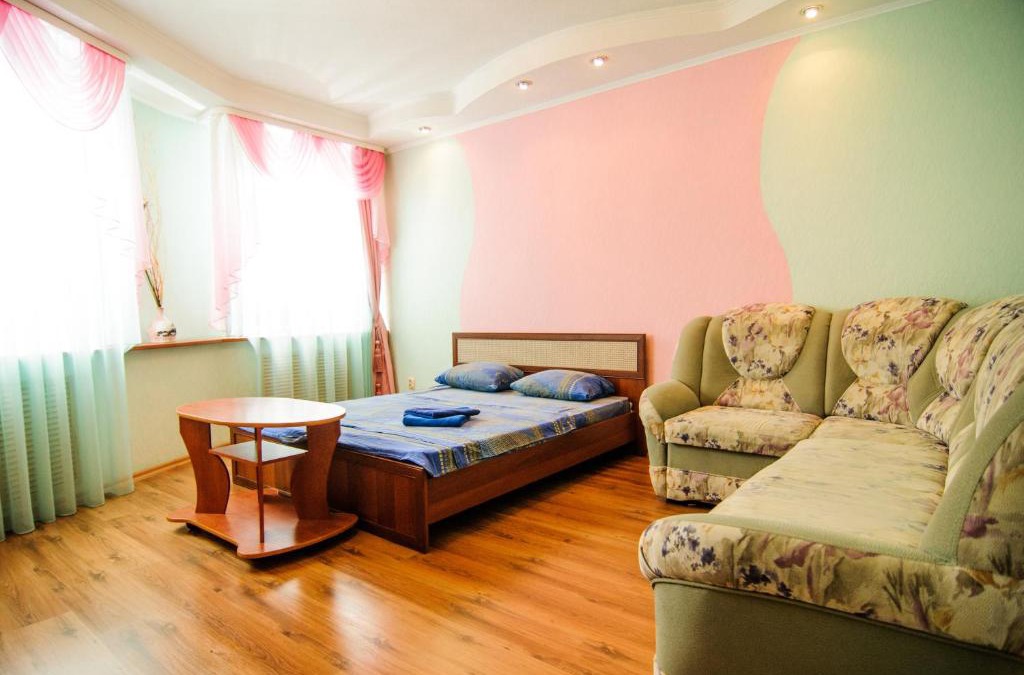 Nizhnyaya Maksakovka Apartment | April on International 166