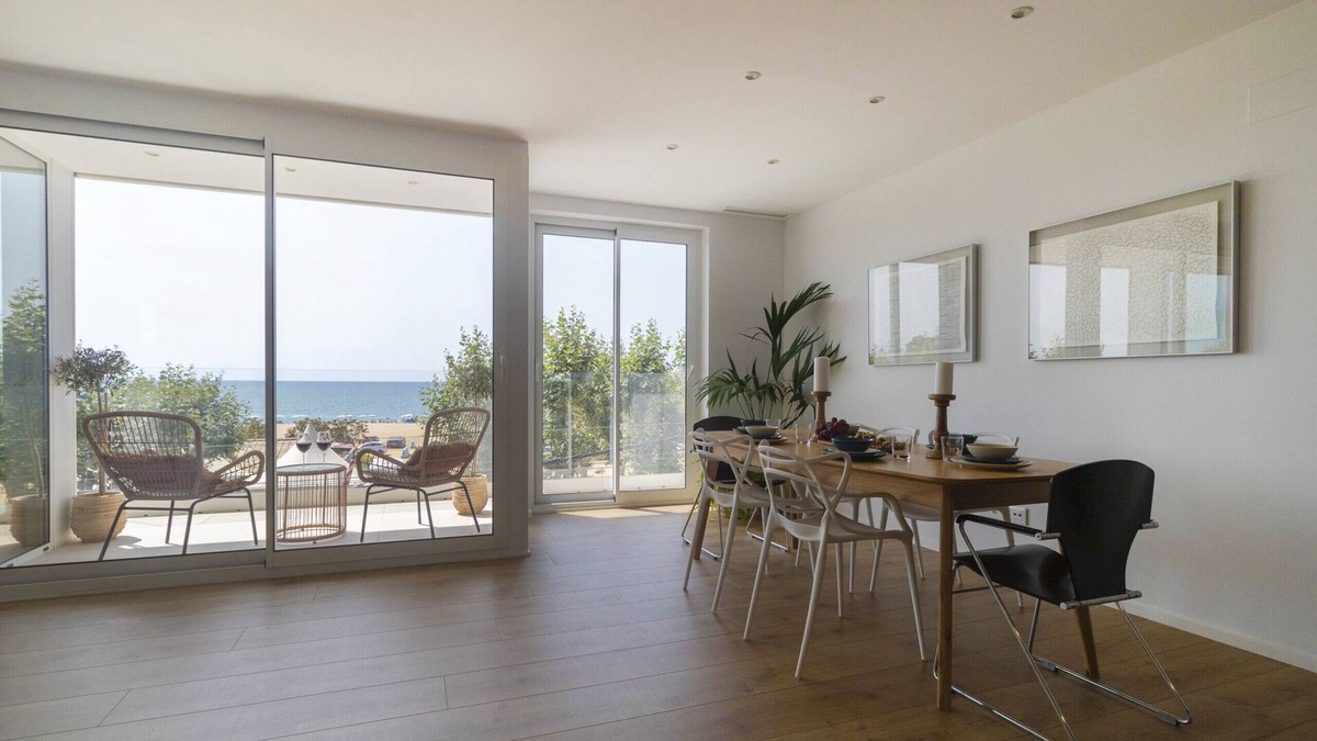 Calella Apartment | Apt. 1st line of the sea, spectacular views 6 pax, wifi and air conditioning. Vivalidays Apartour.