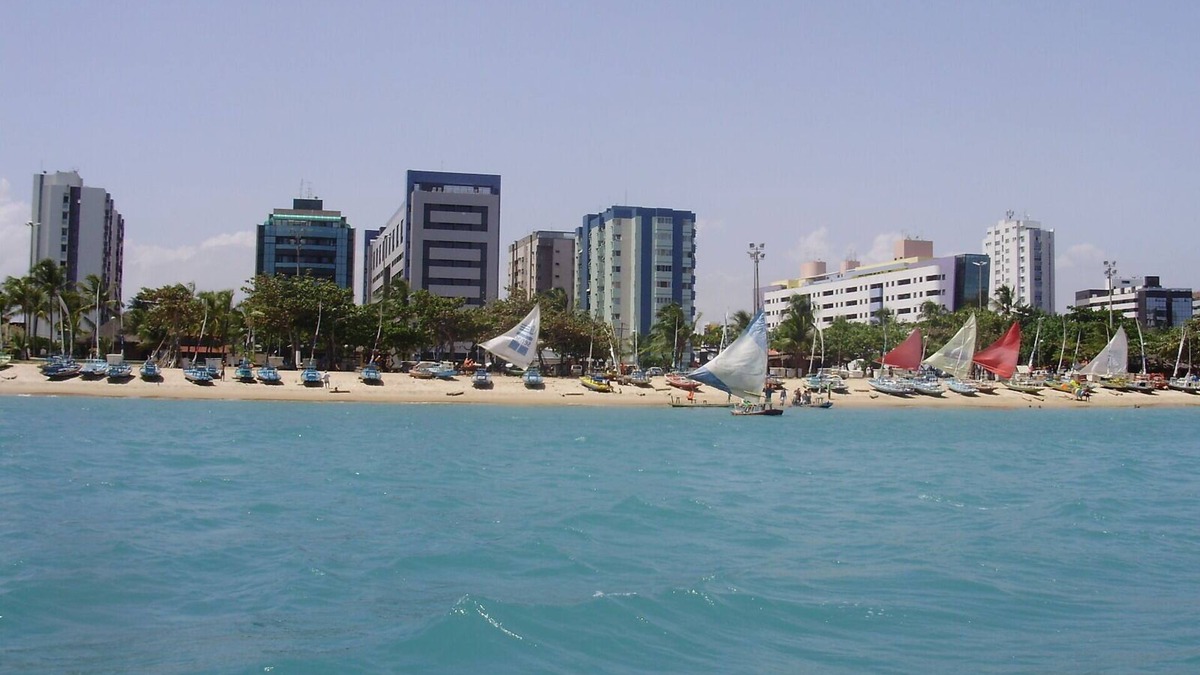 Pajucara Apartment | Apt 2 bedrooms, sleeps up to 7 people, safety nets, 2 parking spaces