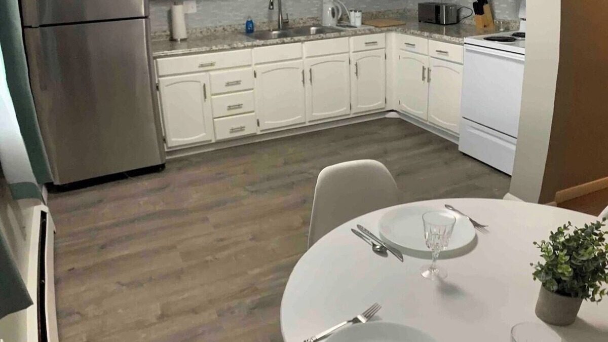 Masury Apartment | Apt 4 Convenient Location