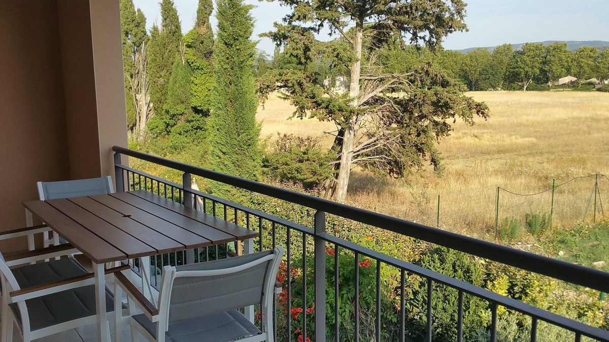 Pernes-les-Fontaines Apartment | Apt 50m2 with balcony fully equipped near Avignon