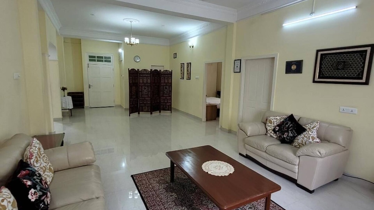 Toli Chowki Apartment | APT 8 3-bedroom apartment in adorable Hyderabad with WiFi, AC