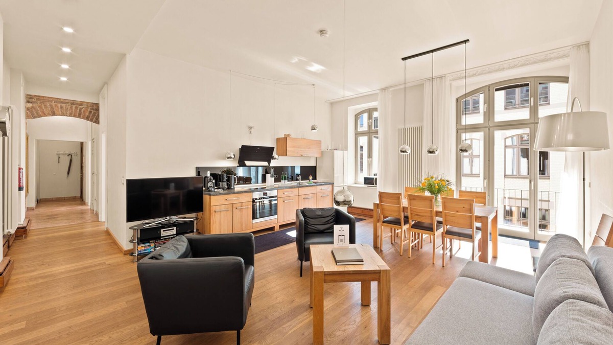 Kreuzberg Apartment | apt.A city center monument near Checkpoint Charlie