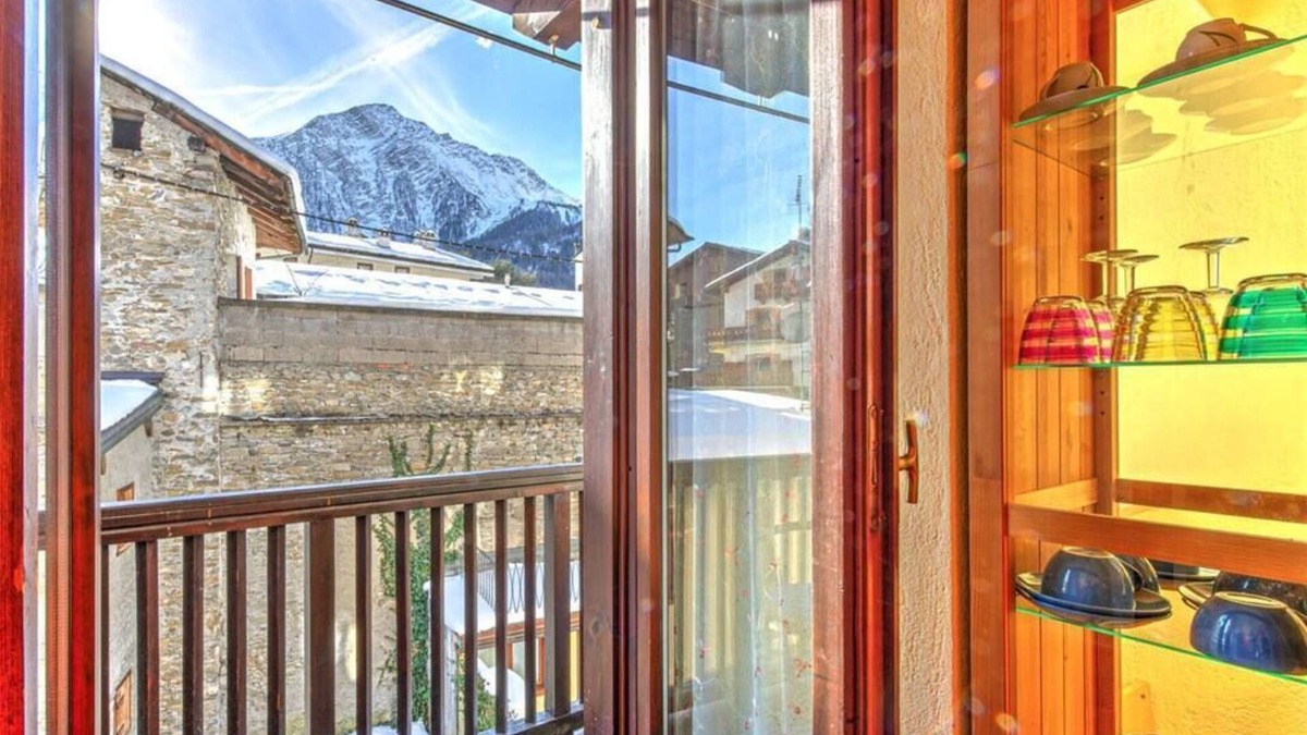 Courmayeur Apartment | Apt. Claire Mountain View - Wifi.