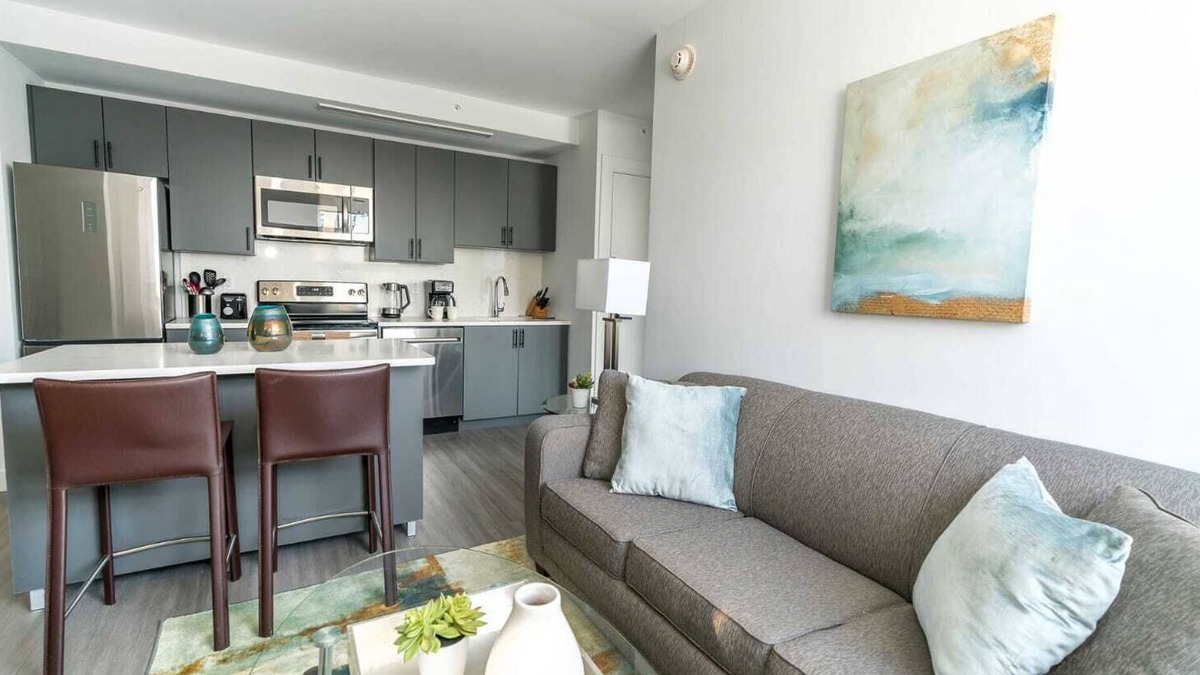 New Rochelle Apartment | Apt Close to Downtown with Gym