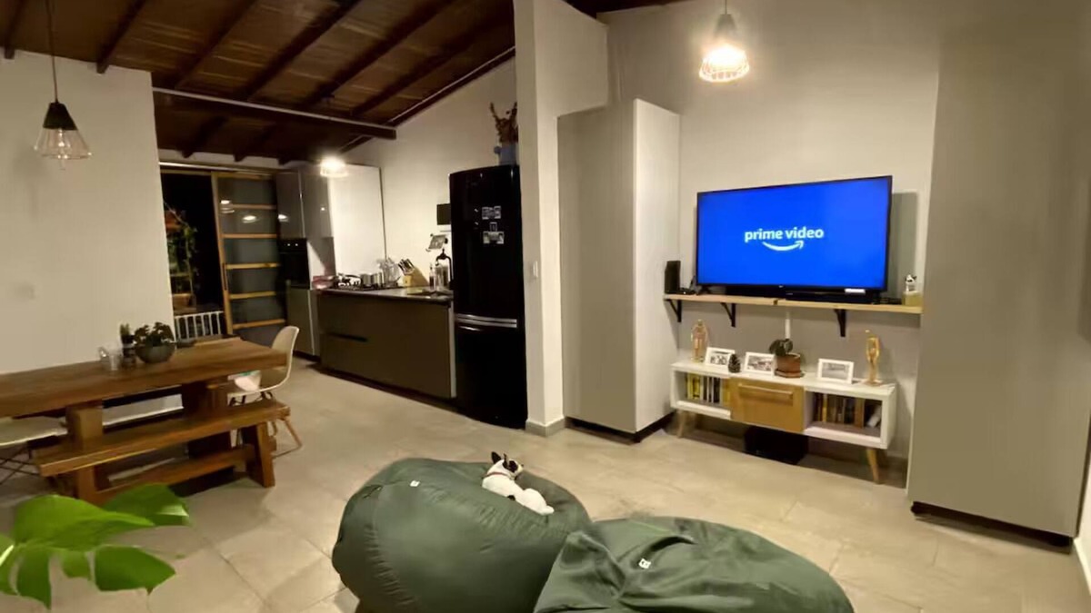 Robledo Apartment | Apt close to Hosp Pablo Tobon Wifi 500 Mbps