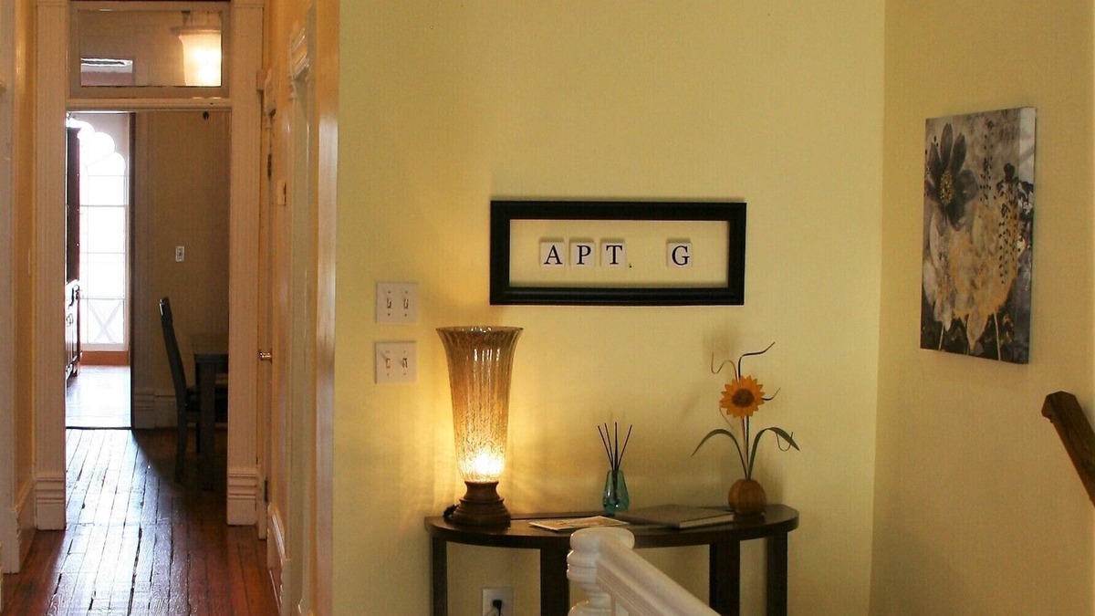 Guthrie Apartment | Apt. G above G Gallery & Glass Studio in a beautiful 1890 historic building