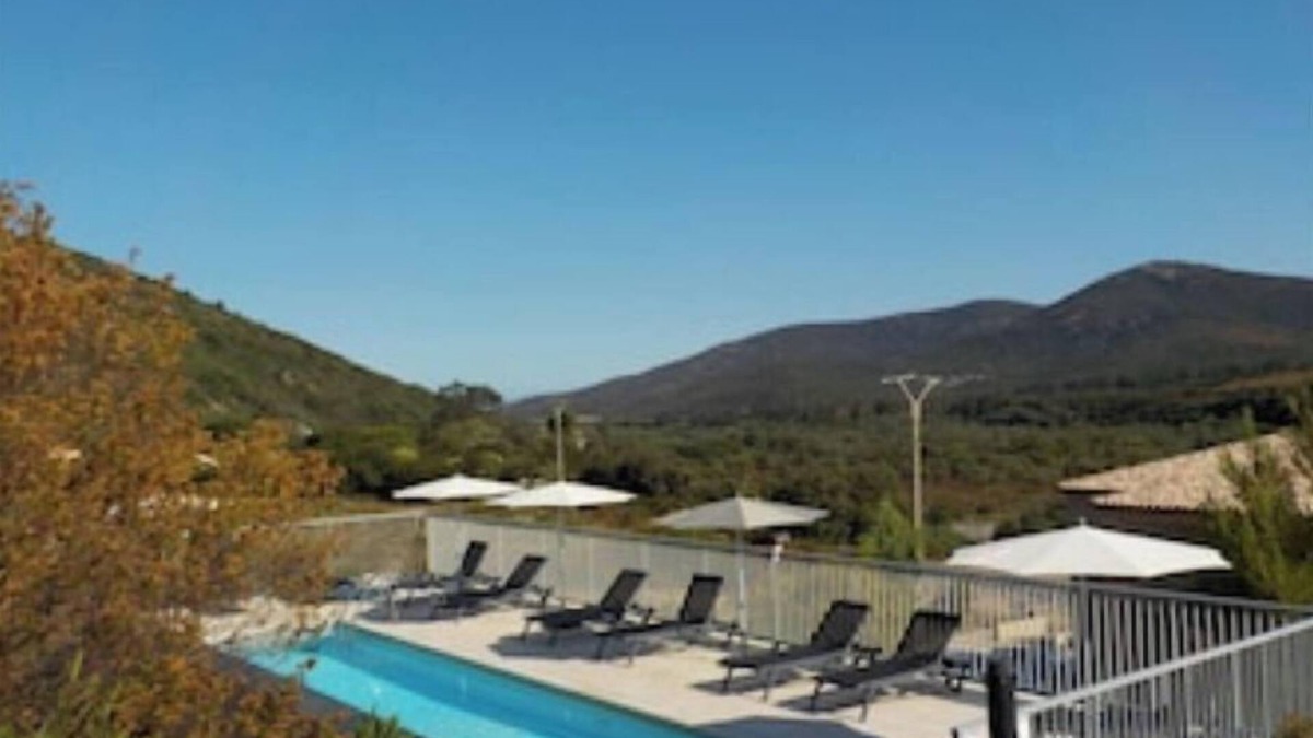 Galeria Apartment | Apt heated pool, wifi, 2 bedrooms, air conditioning, 7 min beach 1 min river