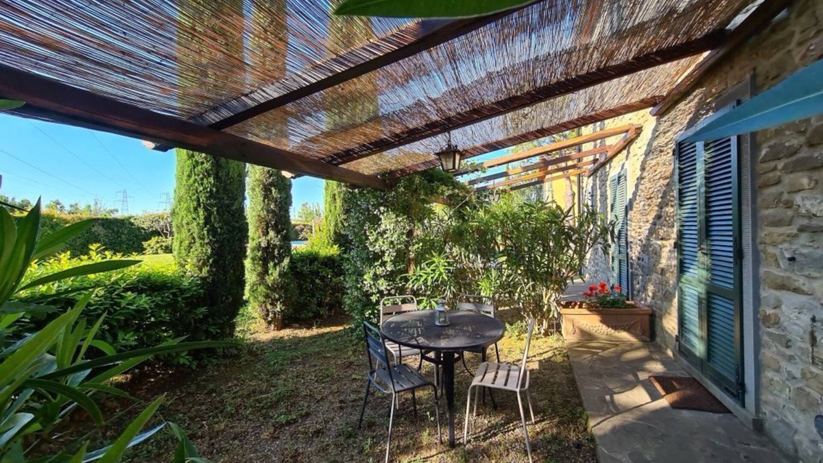 Camucia House | Apt in 19th century farmhouse near Cortona, pool, garden and beautiful views