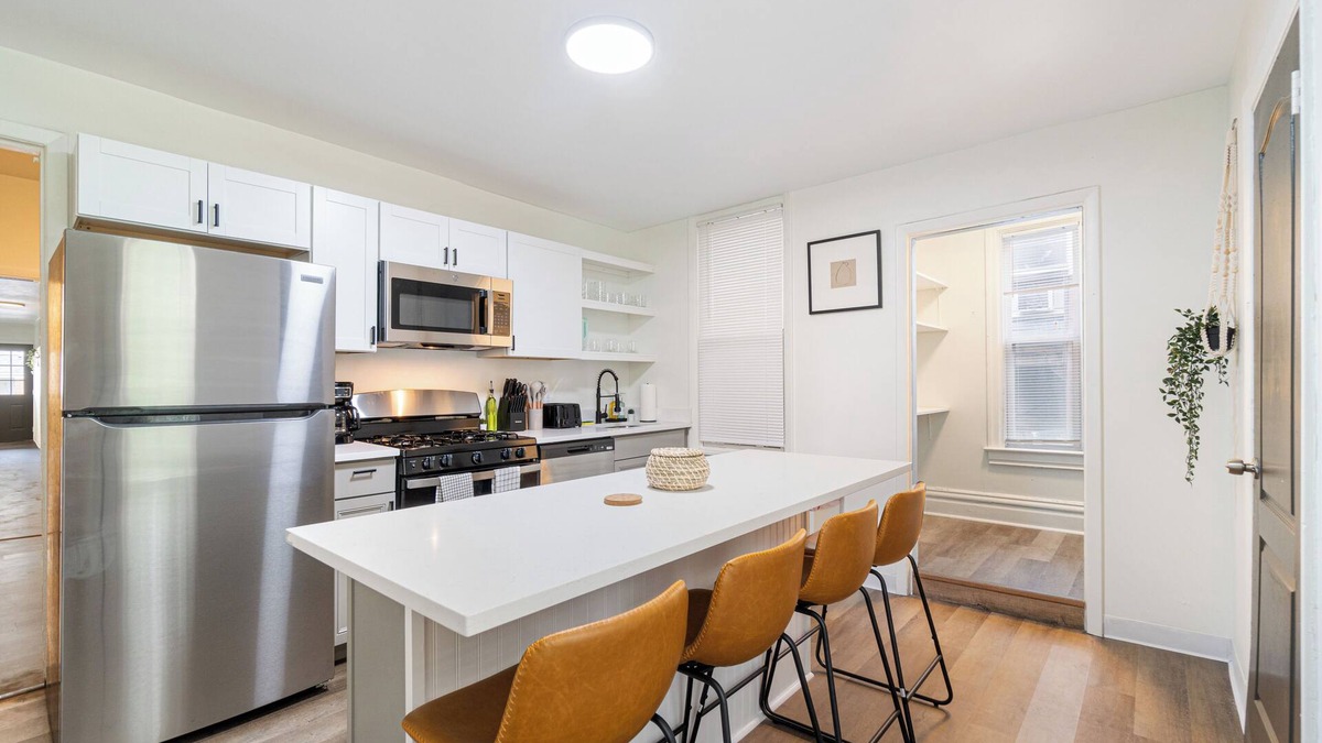 Mount Washington Apartment | Apt in Mt Washington, Minutes to Sheraton & City Skyline Views W/Pack'N Play