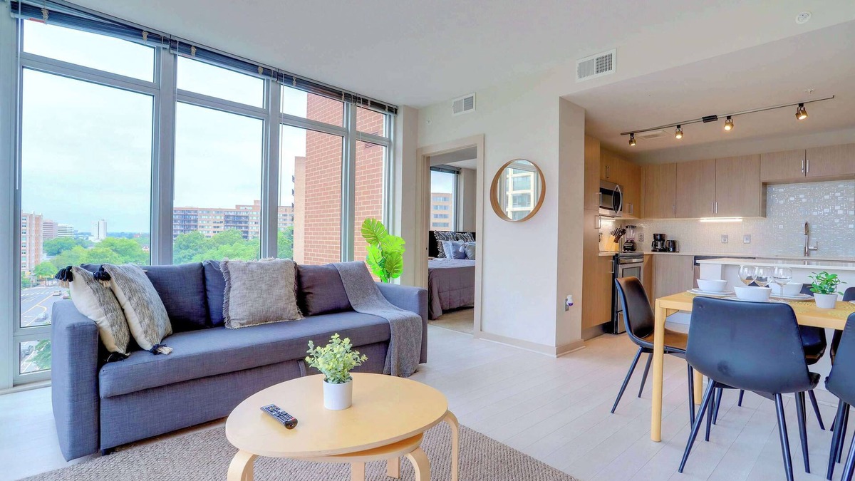Crystal City Apartment | Apt Steps from Crystal City Metro W Gym