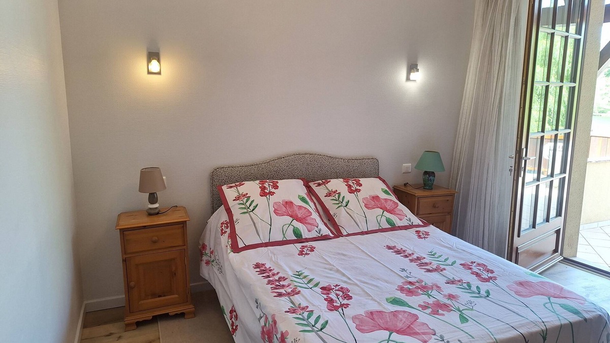 Beaulieu-sur-Dordogne Apartment | Apt T3 65 m2 facing the Dordogne with garage