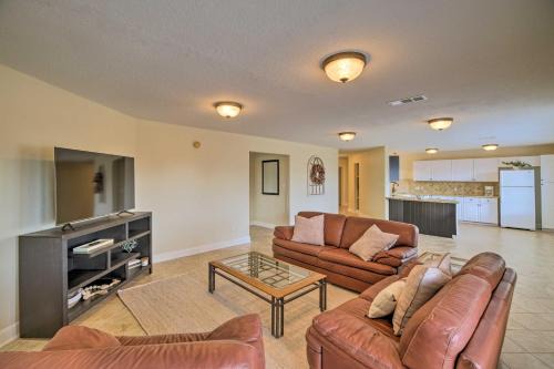 Clear Lake Shores Apartment | Apt with Balconies - Steps to Kemah Boardwalk!