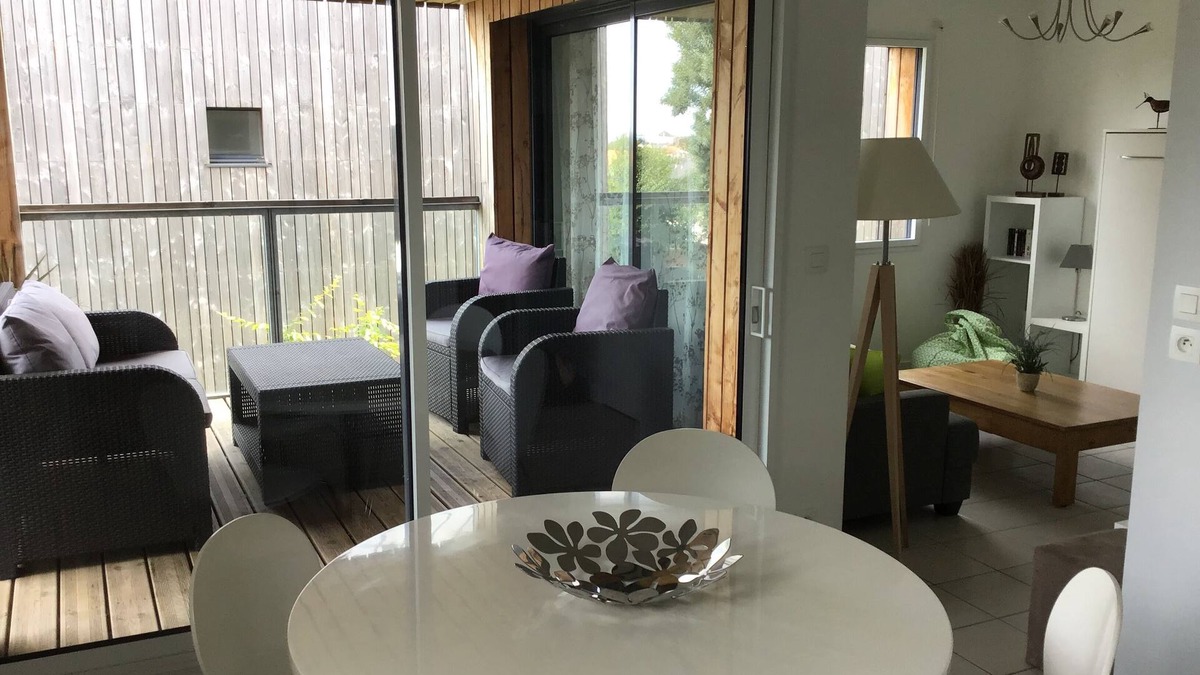 Saint-Marc-sur-Mer Apartment | Apt with loggia facing east south, quiet area 7 minutes walk from the beach