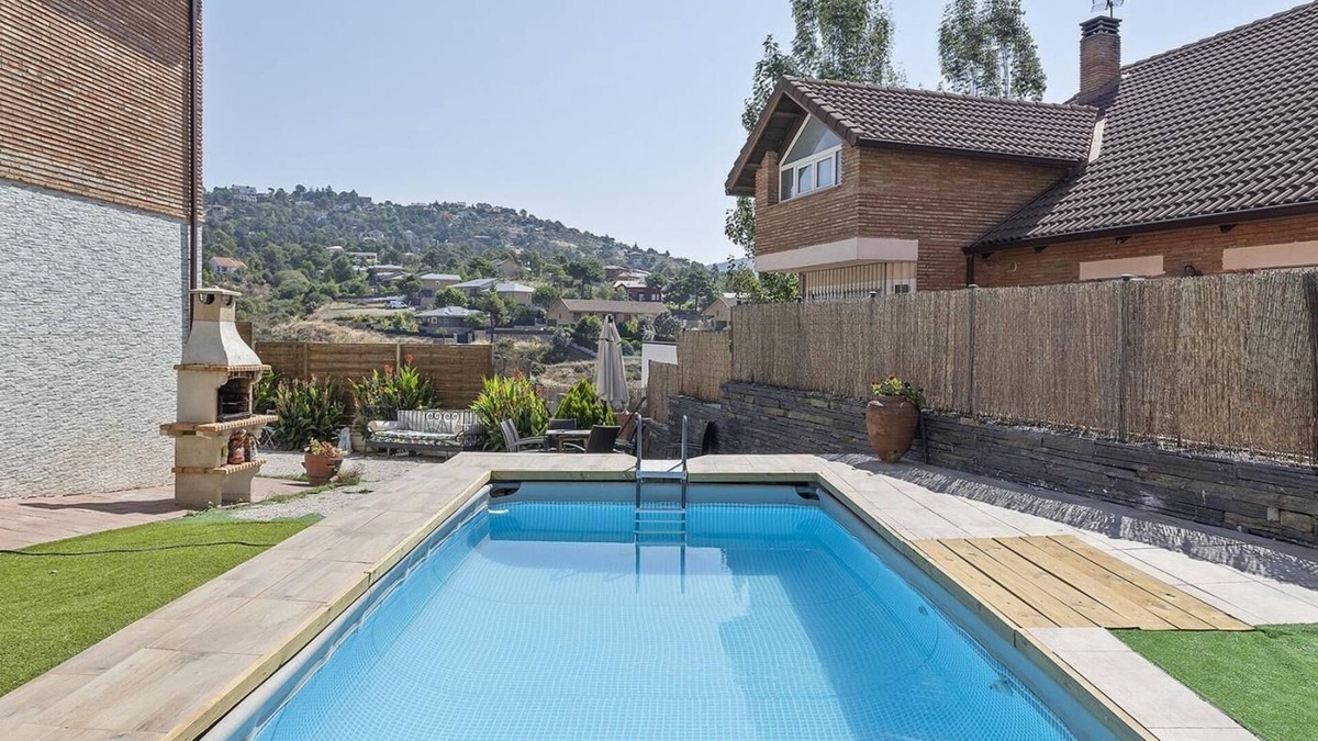 Robledo de Chavela Villa | Apt with Swimming Pool in the Sierra de Madrid