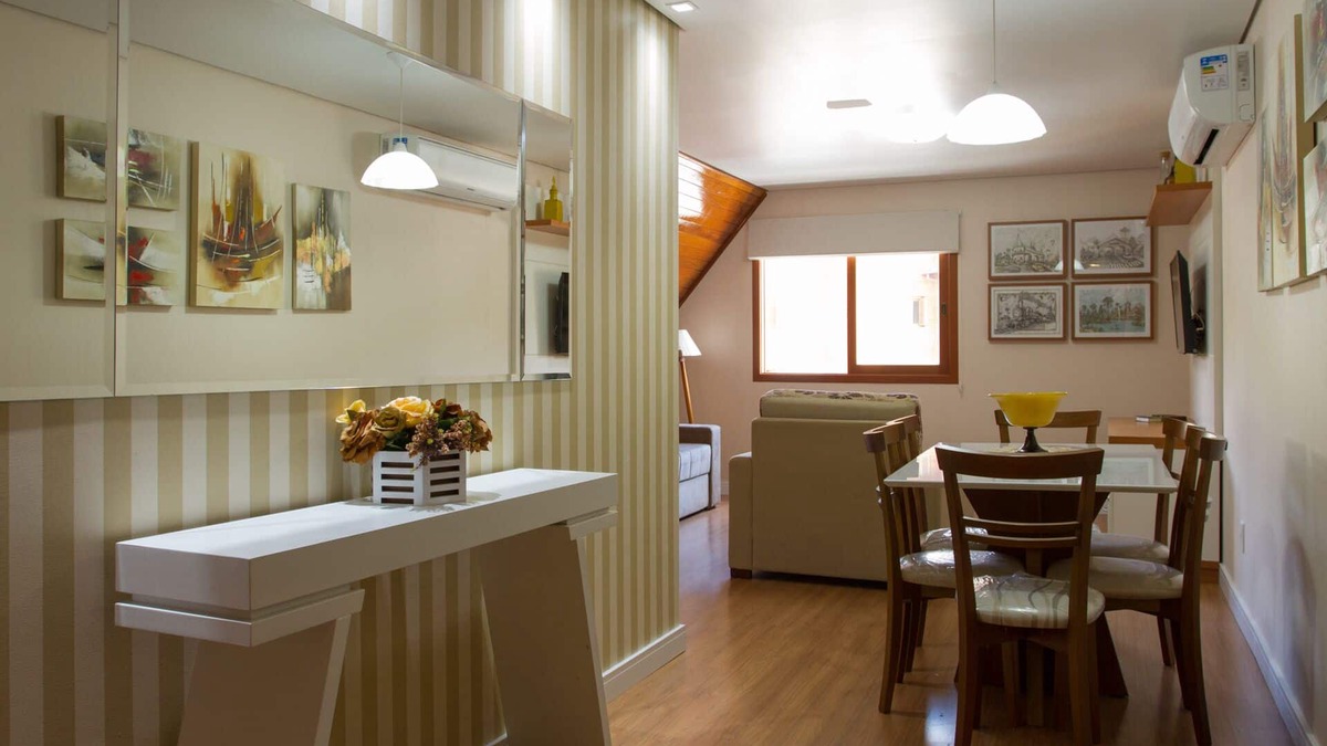 Gramado City Centre Apartment | APTO CENTRO 100m R. COVERED, SACADA WITH GREAT VIEW CHURCH- WIFI, SKY, SPLIT Q/F