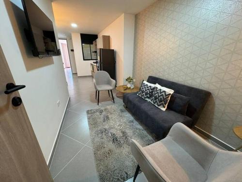 Guatape Apartment | Apto en la calle de las sombrillas para estrenar, la mejor ubicacion en guatape garantizada