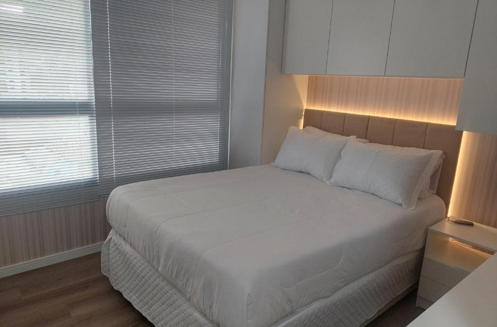 Reboucas Apartment | Apto Stúdio Área Central - Valor para 2 pessoas - Crianças Grátis - Colchão com massageador!