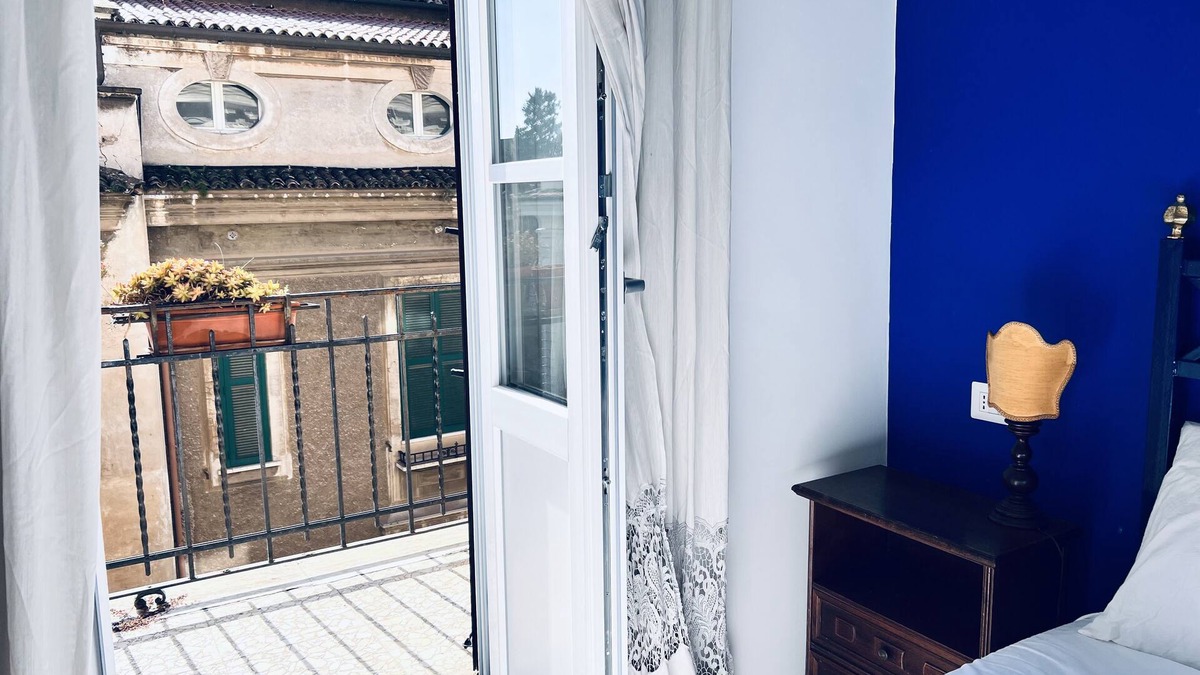 Marsala Apartment | Aqua Claudia Two-Bedroom Apartment facing the Aurelian Walls