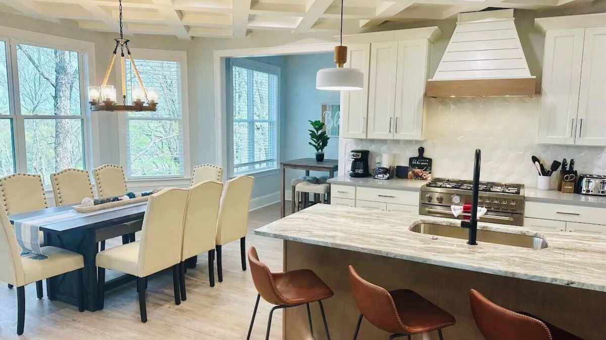 Estill Springs House | Aqua-dream , Beautiful 8 bedroom house on the lake with hot tub and dock!