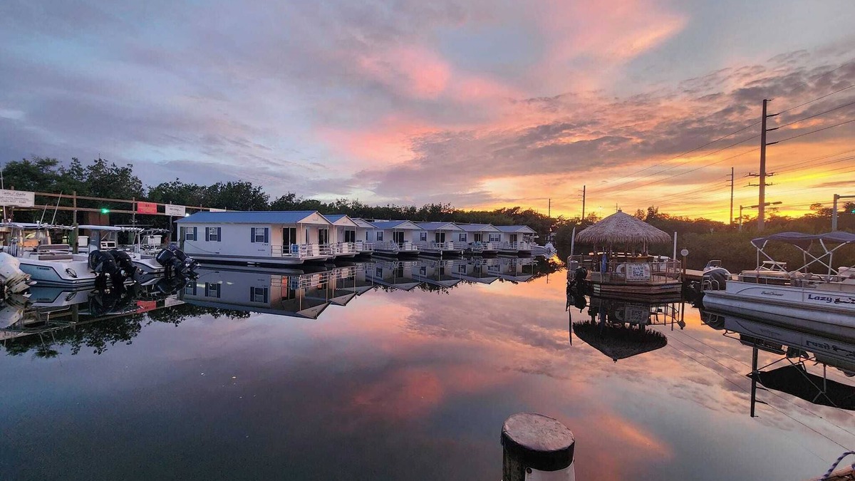 Key West Boat Rental | Aqua Lodges at Hurricane Hole Marina