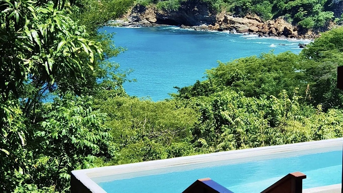 Playa La Redonda Hotel | Aqua Oceanfront Hotel Resort