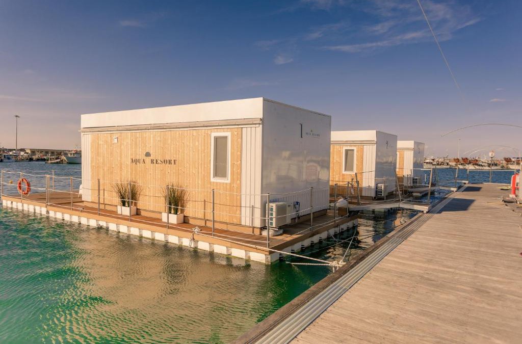 Giulianova Boat Rental | AQUA RESORT GIULIANOVA - Houseboat Experience