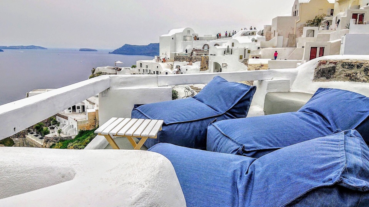 Kamari Villa | Aqua Terra villa on the cliff, 2 HOUSES, 2 plunge pools, UP TO 8 PERSONS