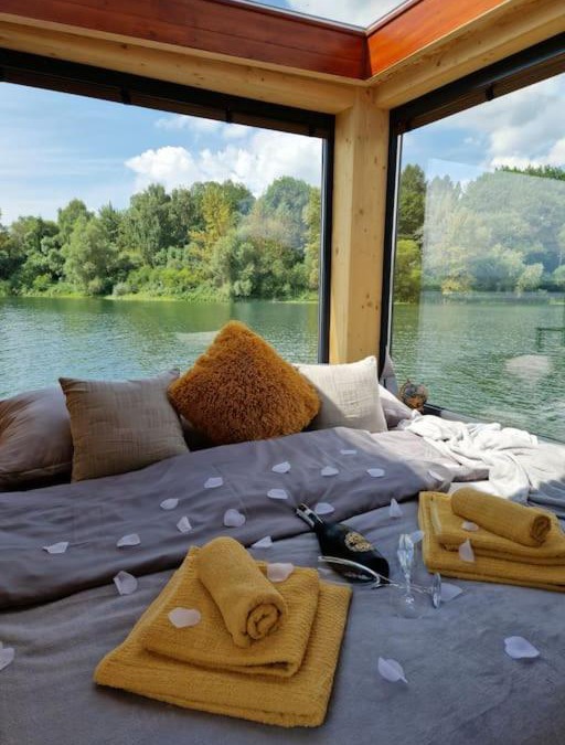 Liptovsky Trnovec Boat Rental | AQUACHILL houseboat & wellness