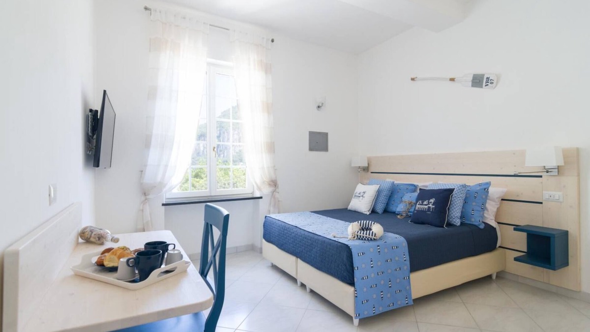 Marina Grande Apartment | Aquamarine Relaxing Capri Suites Suite Azzurra