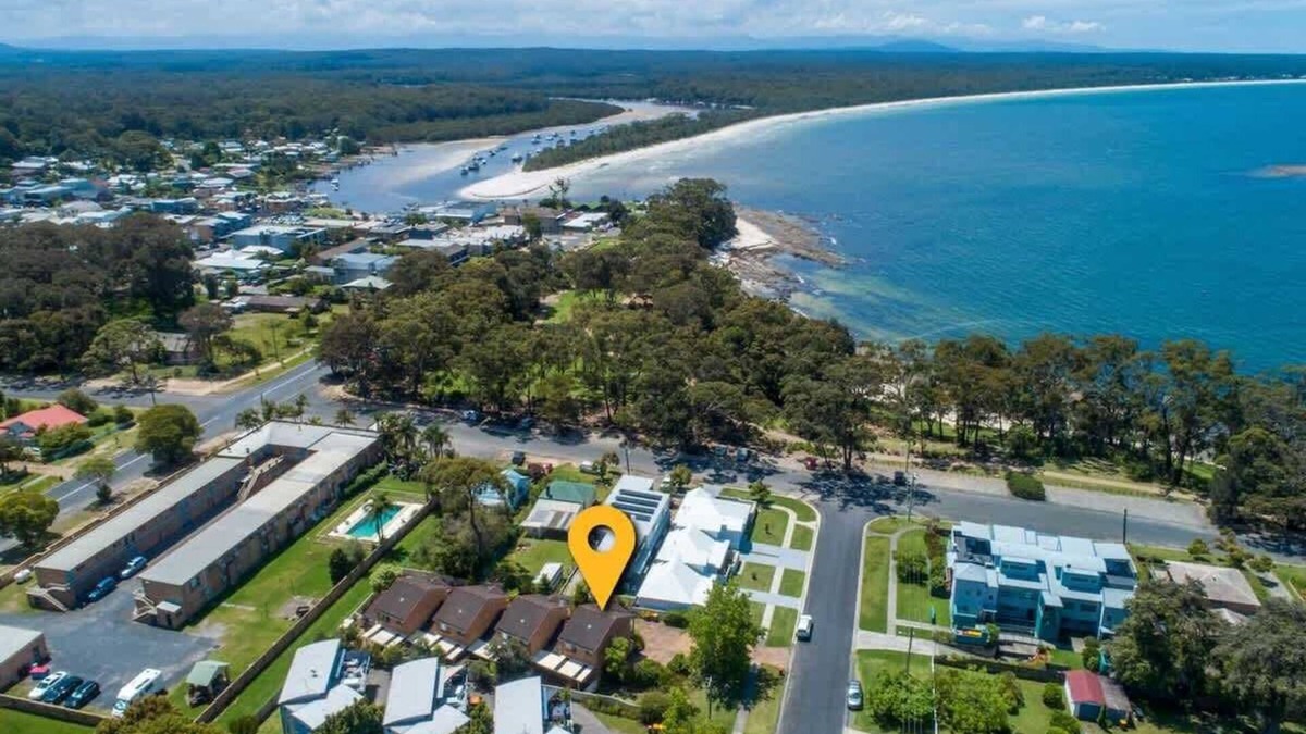 Huskisson House | Aquamarine Summary: M