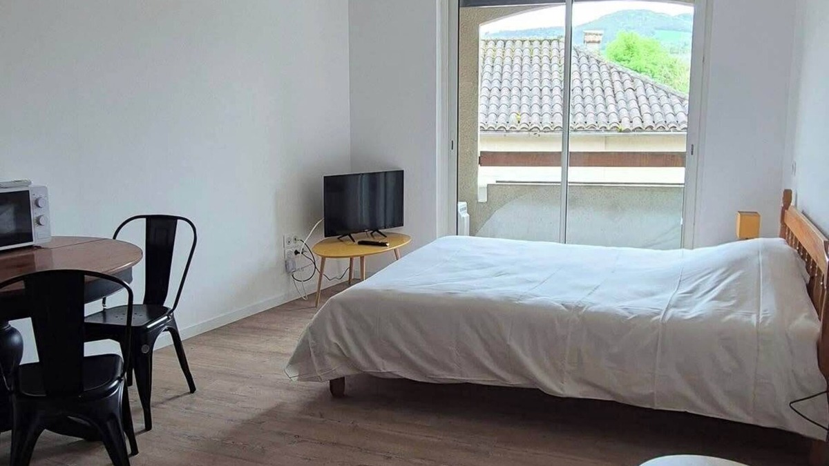 Saint-Cere Apartment | Aquarius, studio centre ville avec climatisation et balcon