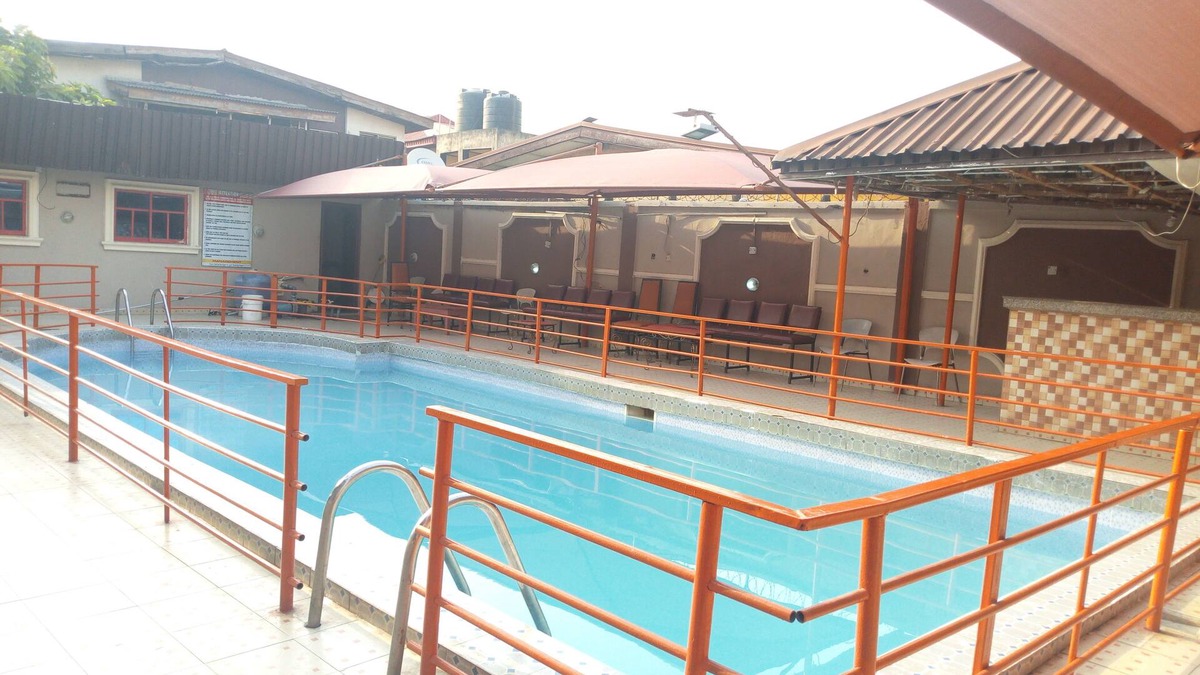 Surulere Bed & Breakfast | Aquatic Suites & Lounge