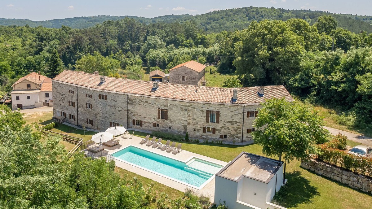 Groznjan Villa | Aquileia Residence # 5 - peaceful, private garden, large pool, close to Grožnjan