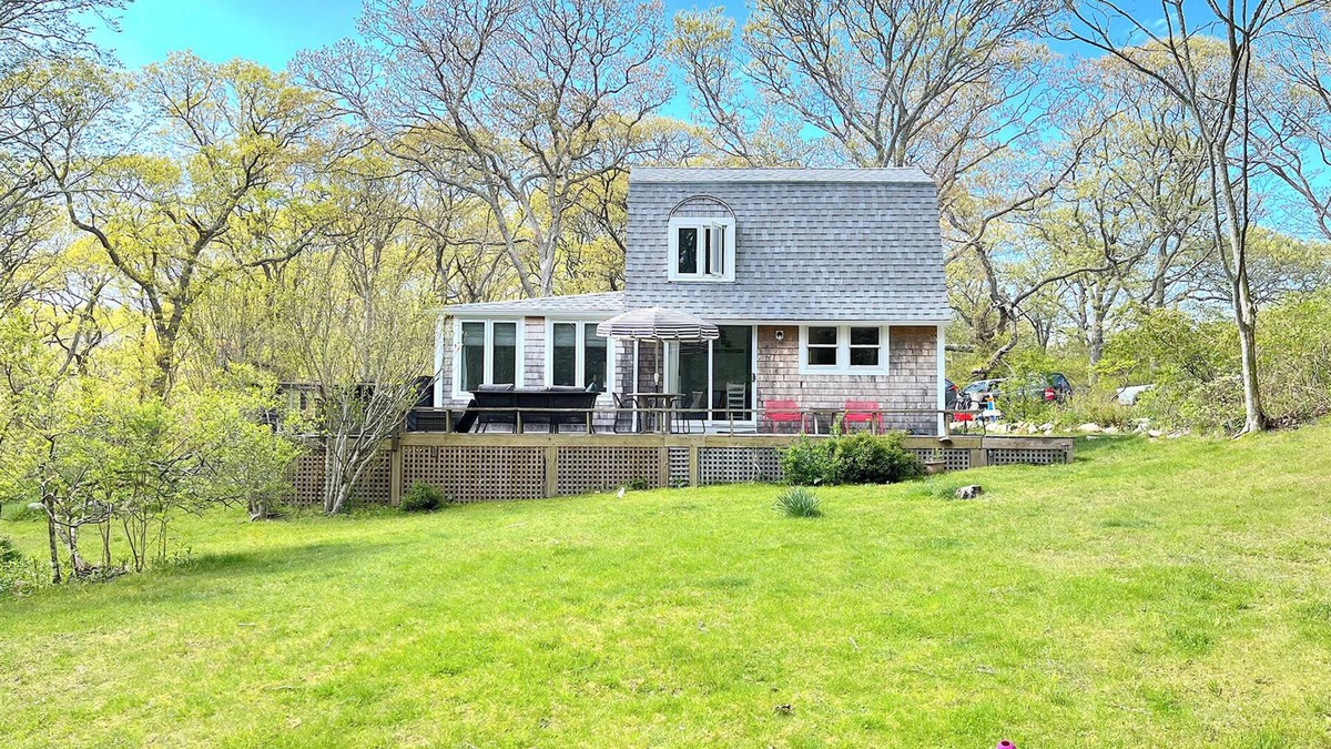 Aquinnah Cottage | Aquinnah cottage private,serene, easy beach access ,sleeps 4