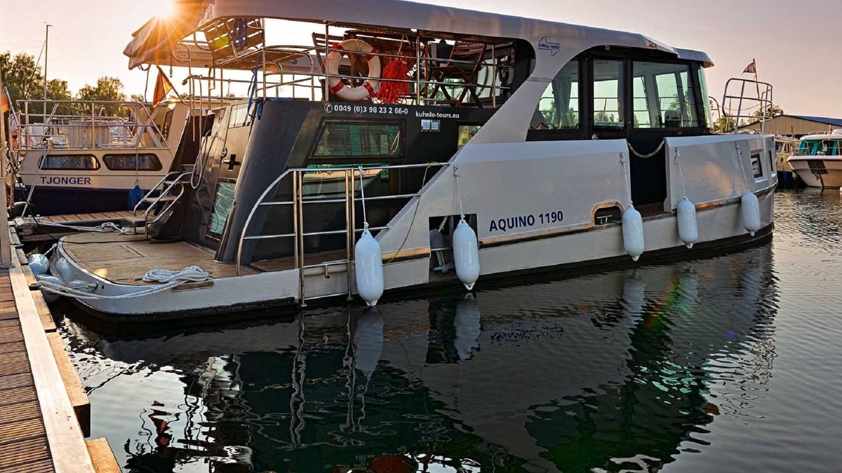 Zeuthen Boat Rental | Aquino 1190 - license-free houseboat - KUHNLE-TOURS Zeuthen