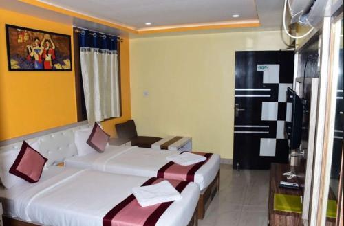 Rajgir Hotel | AR Grand HOTEL