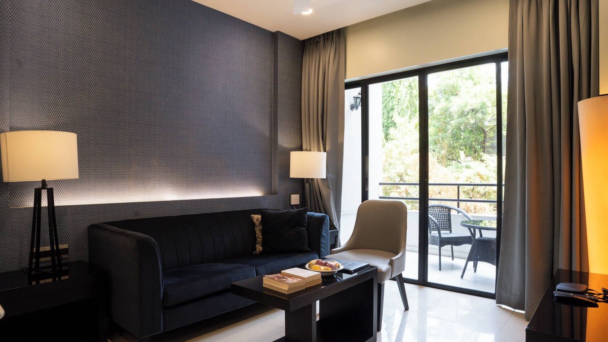 Kalyani Nagar Hotel | AR Suites Fontana Bay