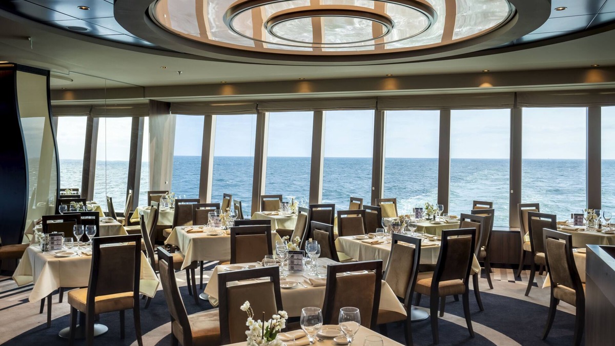 Abu Dhabi City Center Boat Rental | Arabian Cruise