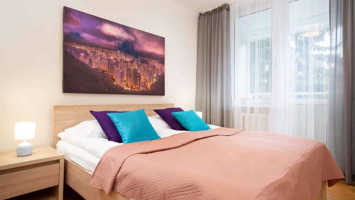 Saska Kepa Apartment | Arabska 10 | Two Bedroom Apartment | Bathtub