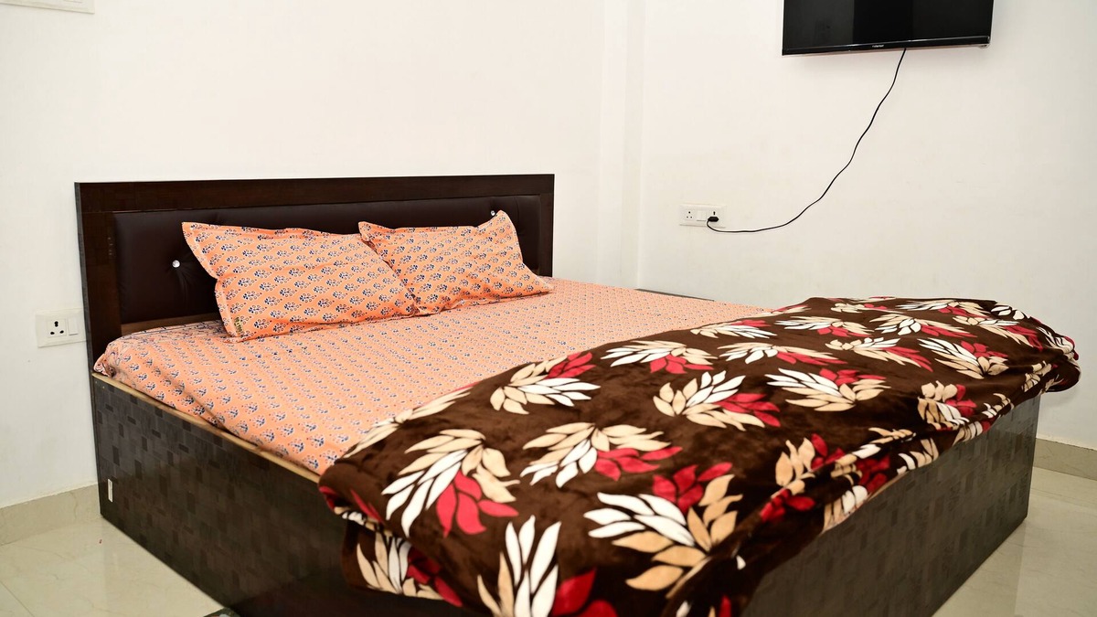 Faizabad House | Aradhya Homestay Spacious 5-AC Bedrooms Ayodhya with Wi-Fi
