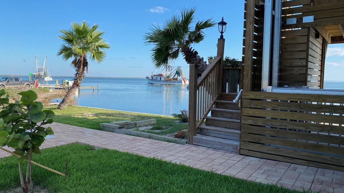 San Patricio County House | Aransas Channel Dock & Fishing Pier on Harbor Island