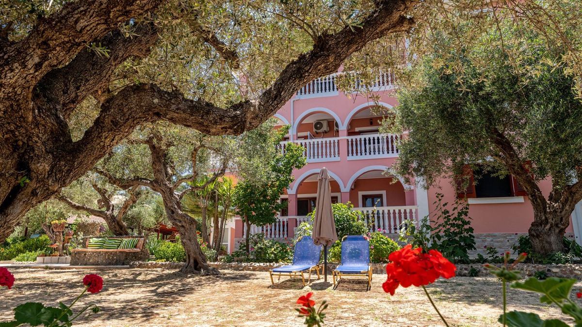 Ano Vasilikos Hotel | Arazzo Apartments